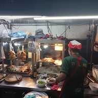 บรรยากาศ ร้านนายวาล ข้าวมันไก่-ก๋วยเตี๋ยวไก่ตุ๋น