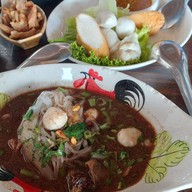 ก๋วยเตี๋ยวเรือนายลือ ต้นตำรับ สาขา ตรงข้ามสวนสามพราน สามพราน