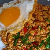 เจ๊เพรา หมูกรอบราชินี ( ยอดยอดขายหมูกรอบถึงตอนนี้ 452,320 กิโลกรัม )