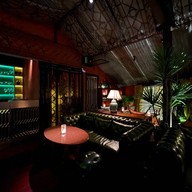 บรรยากาศ Mahaniyom Cocktail Bar - มหานิยมค็อกเทลบาร์