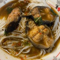 ร้านขนมจีนแม่ตุ๊กตา กระทุ่มแบน