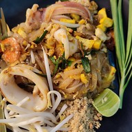 หอยทิพย์โภชนา หอยทอด ออส่วน และผัดไทย(สูตรน้ำมะขามเปียกโบราณ) ตลาดคลองชมพู่ ท่าอิฐ นนทบุรี