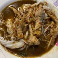 ร้านขนมจีนแม่ตุ๊กตา กระทุ่มแบน