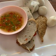 เมนูของร้าน เจ๊ดา ลูกชิ้นปลาไร้สาร