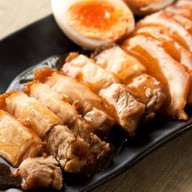 หมูกรอบตู้