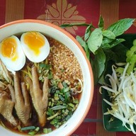 ก๋วยเตี๋ยวหมู เด็กเส้น @หลัง ม. ราชภัฏ สุรินทร์