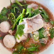 ก๋วยเตี๋ยวต้มยำมะนาวสด มาดามยุม (ซอยหัวหลางเจ้าเก่า)