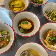 ข้าวแกงแม่แดง ทุกอย่าง 10 บาท