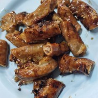 ลาบอุบล4 (ป้าแดง)