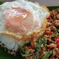 กะเพรากลางสวน&แซ่บสุดซอย        ข้าวกะเพรา/ข้าวผัดน้ำพริก/ส้มตำรสแซ่บ