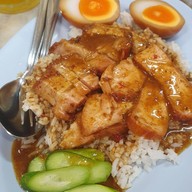 เมนูของร้าน ข้าวหมูแดงนายฮุย ซอยพิชิต วังบูรพา