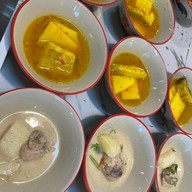 ข้าวแกงแม่แดง ทุกอย่าง 10 บาท