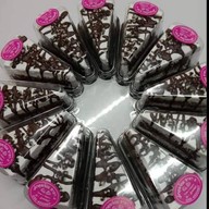 หน้าร้าน เค้กคุณจ๋อม สาขา1บูรพา