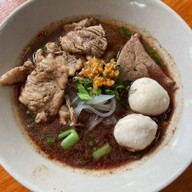 เฮียหม่ำก๋วยเตี๋ยวเรือทีเด็ด (หมู)