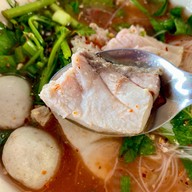 ก๋วยเตี๋ยวต้มยำมะนาวสด มาดามยุม (ซอยหัวหลางเจ้าเก่า)