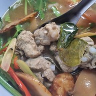 ลาบอุบล4 (ป้าแดง)