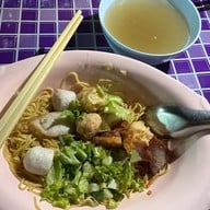 เมนูของร้าน บะหมี่ตงเล้ง ตลาดพลู ริมทางรถไฟ