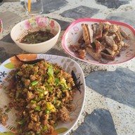 ครัวลาบเป็ดกาฬสินธุ์ ป้าน้อย