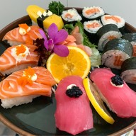 Navintae Sushi