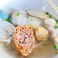 เมนูของร้าน ก๋วยเตี๋ยวแคะท่านา ท่านา