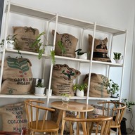 Tab white ร้านกาแฟ TAB WHITE ปราจีนบุรี