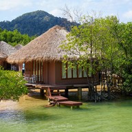เดอะบลูสกายรีสอร์ทเกาะพยาม
