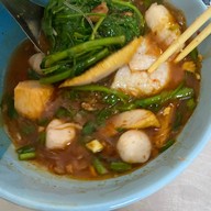 ก๋วยเตี๋ยวเจ๊แหม่มโครตหมู