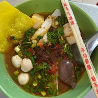 ก๋วยเตี๋ยวเจ๊แหม่มโครตหมู