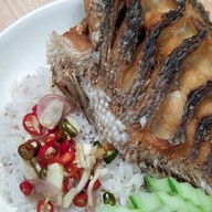 ยำปลาดุกฟู