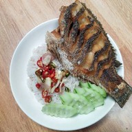 ยำปลาดุกฟู