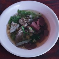 เมนูของร้าน เปิ้ลต้มเลือดหมู