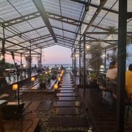 Kroque Boutique & Bistro