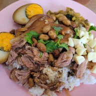 เมนูของร้าน ขาหมูใส่ถั่ว เจ๊ตา