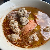 ต้นม่วงก๋วยเตี๋ยวต้มยำกระดูกหมู สาขา2 เส้นไปรษณีย์หาดใหญ่