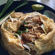 ผัดไทยกรอบ ผีหน้าประตู