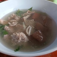 เมนูของร้าน โอชิน ต้มเลือดหมู จิงจูฉ่าย