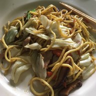 ผัดไทยกรอบ ผีหน้าประตู