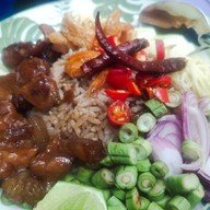 ผัดไท หอยทอด ออส่วน สาย4