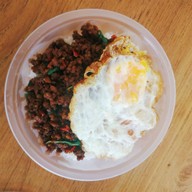 บ้านกระเพาเนื้อโคขุนเมืองทอง เมืองทอง