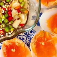 mm's kitchen (เส้นหมี่คั่วพริกเกลือ หมูทอดกระเทียม เพชรเกษม93)