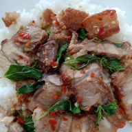 เมนูของร้าน เกาเหลาเนื้อ ก๋วยเตี๋ยวหมูน้ำตก อาหารตามสั่ง