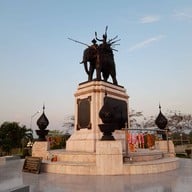 พระบรมราชานุสาวรีย์สมเด็จพระนเรศวรมหาราช