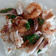 เมนูของร้าน เกาเหลาเนื้อ ก๋วยเตี๋ยวหมูน้ำตก อาหารตามสั่ง