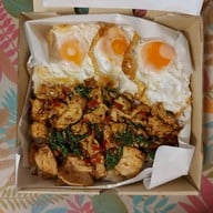 เมนูของร้าน เสือเสวย กะเพราโบราณ เลี่ยงเมืองนนท์