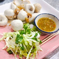 เมนูของร้าน ก๋วยเตี๋ยวลูกชิ้นปลาป้าเหลียว