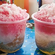 น้ำแข็งใสริมคลอง