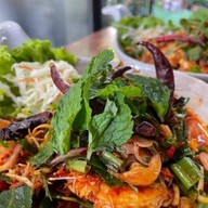 ร้านอาหารบ้านต้นไม้ เสนา เสนา