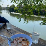 เมนูของร้าน ก๋วยเตี๋ยวเจ๊น้องริมน้ำท่าเรือจ้าง ซ.ท่าเรือจ้าง