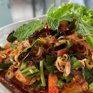 ร้านอาหารบ้านต้นไม้ เสนา เสนา