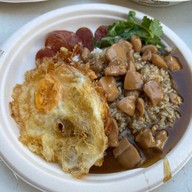 เมนูของร้าน แซ่พุ้น ข้าวหน้าไก่ 80 ปี เสาชิงช้า